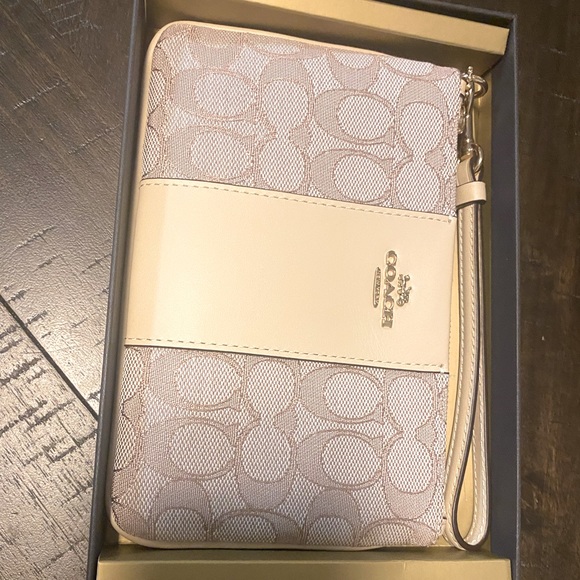 Coach wristlet - Picture 1 of 3